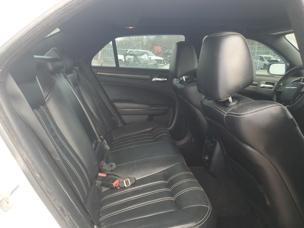 2014 Chrysler 300 - Image 10