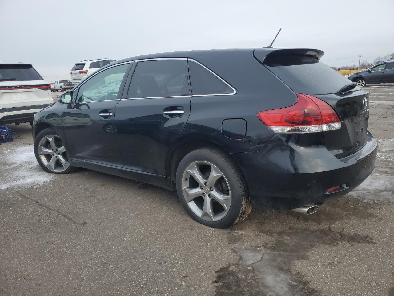 2013 Toyota Venza - Image 2