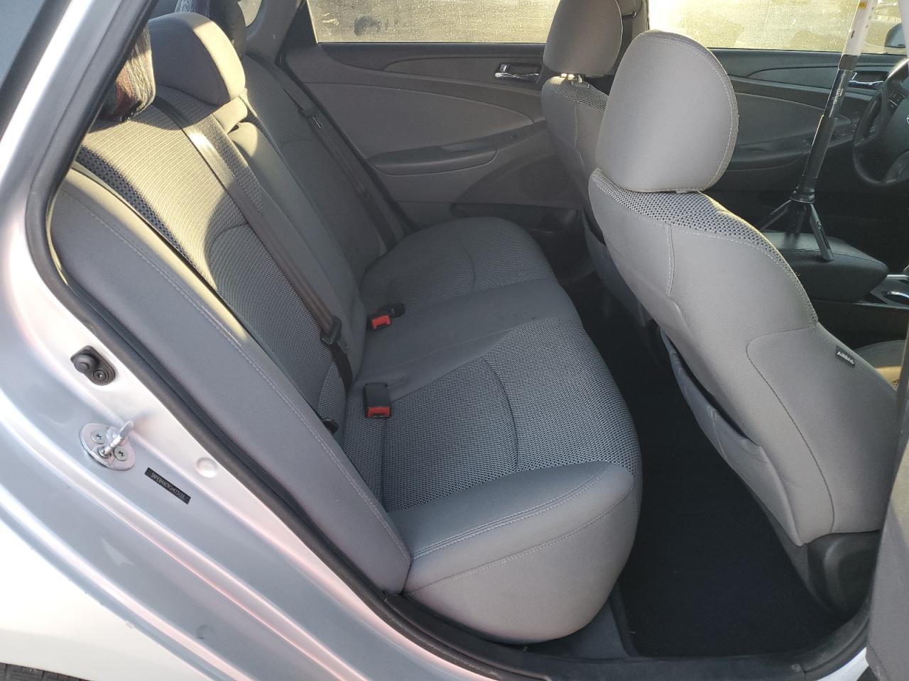 2012 Hyundai Sonata - Image 10