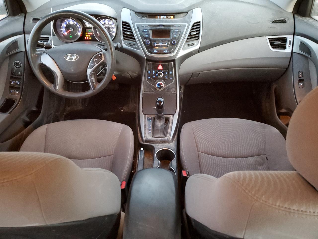 2016 Hyundai Elantra - Image 8