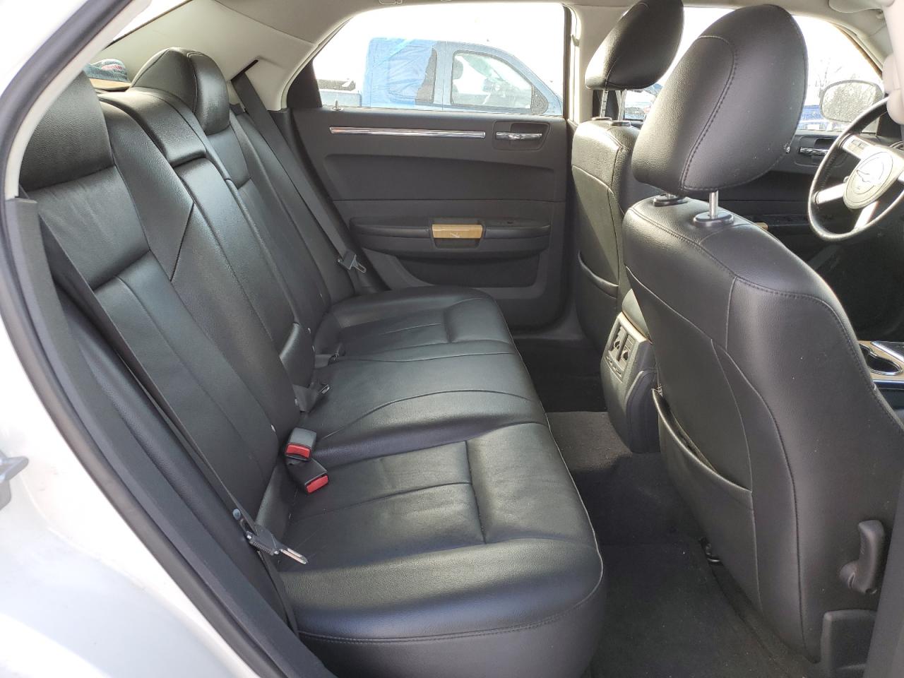 2008 Chrysler 300 - Image 10