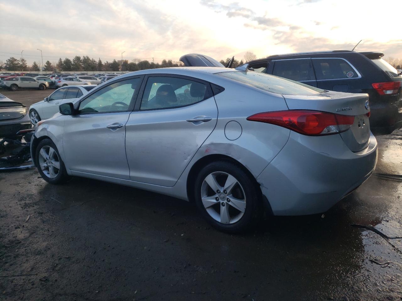 2013 Hyundai Elantra - Image 2