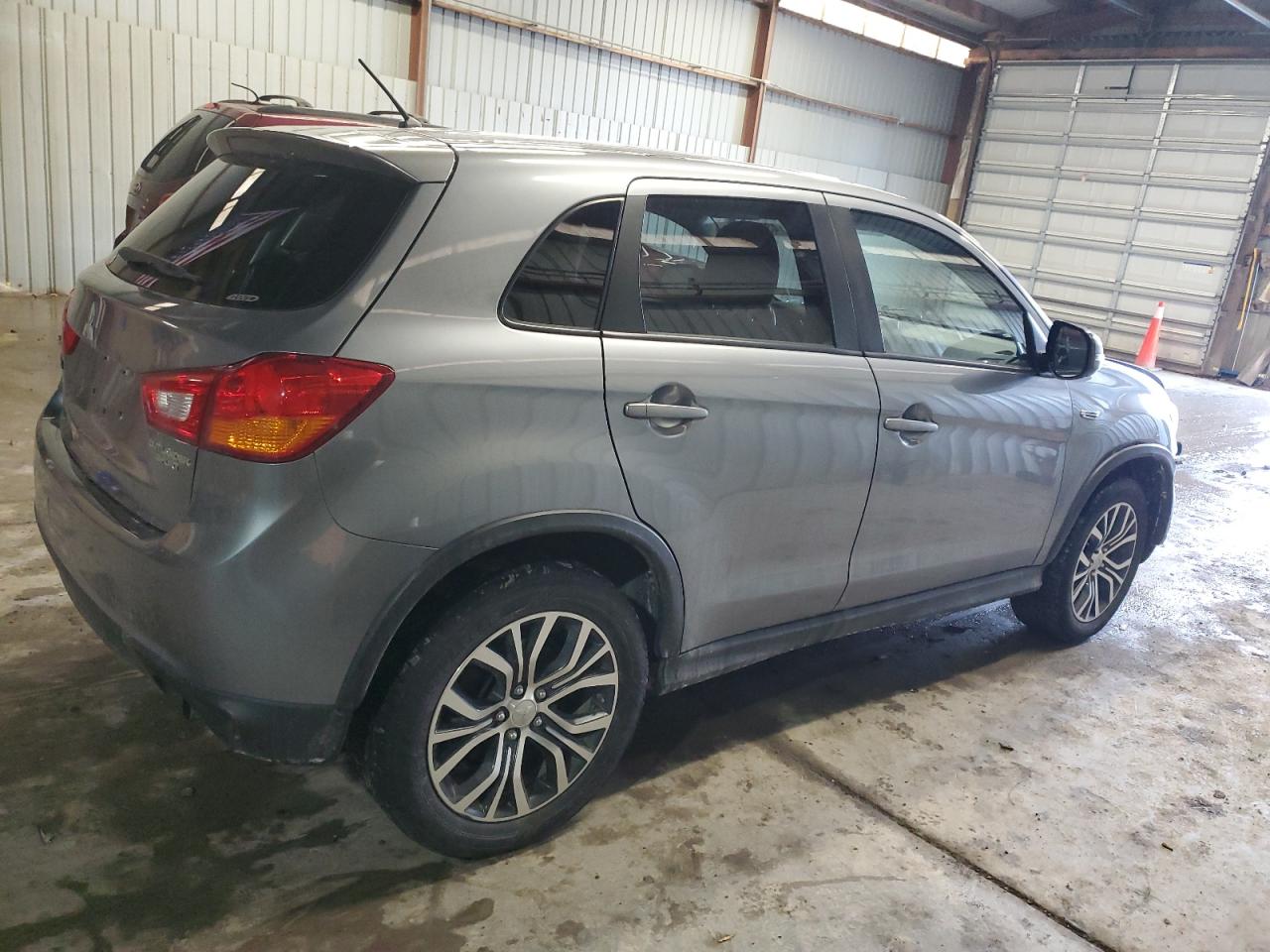 2016 Mitsubishi Outlander - Image 3