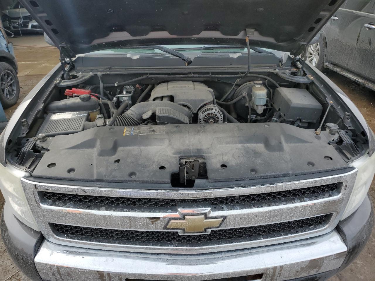 2010 Chevrolet Silverado - Image 11