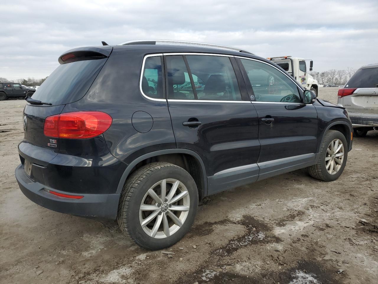 2017 Volkswagen Tiguan - Image 3