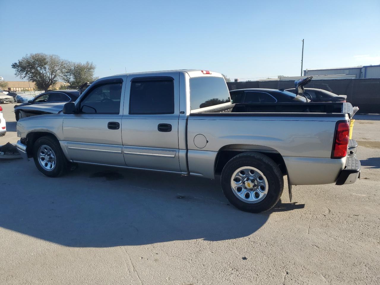 2006 Chevrolet Silverado - Image 2