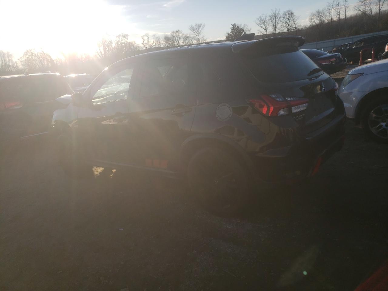 2020 Mitsubishi Outlander - Image 2