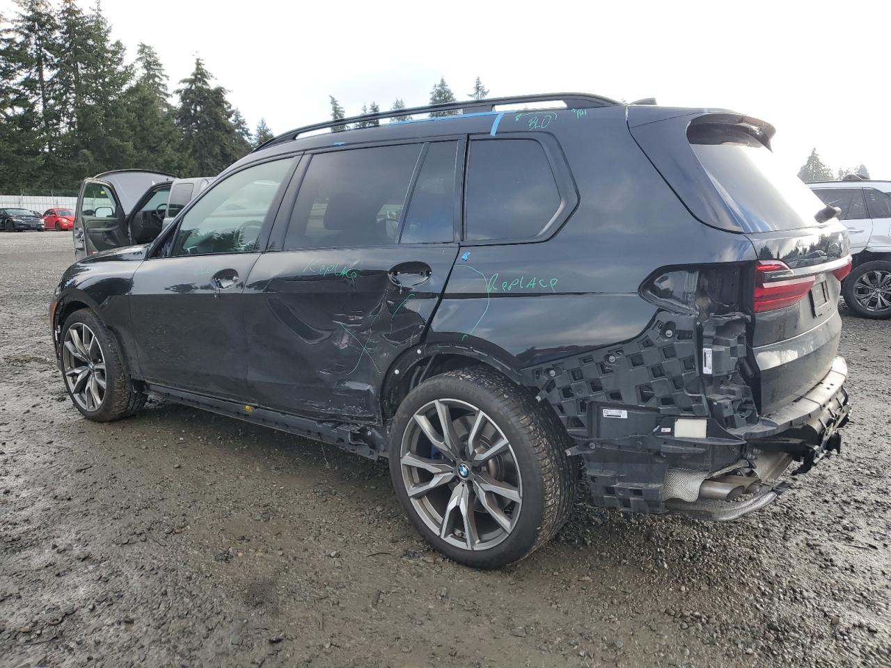 2022 BMW X7 - Image 2