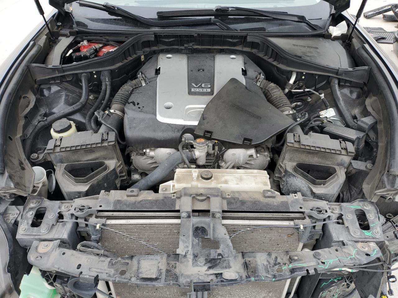 2015 Infiniti Q70 - Image 11