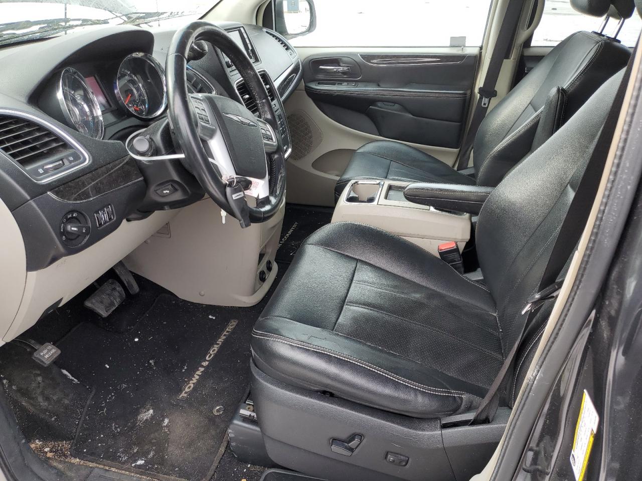 2012 Chrysler Town & Country - Image 7