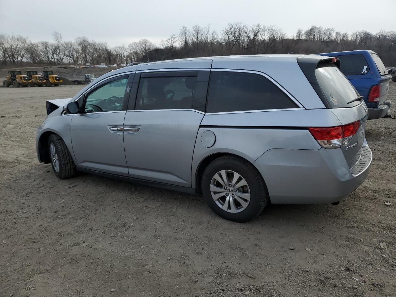 5FNRL5H6XHB013355 2017 HONDA ODYSSEY - Image 2