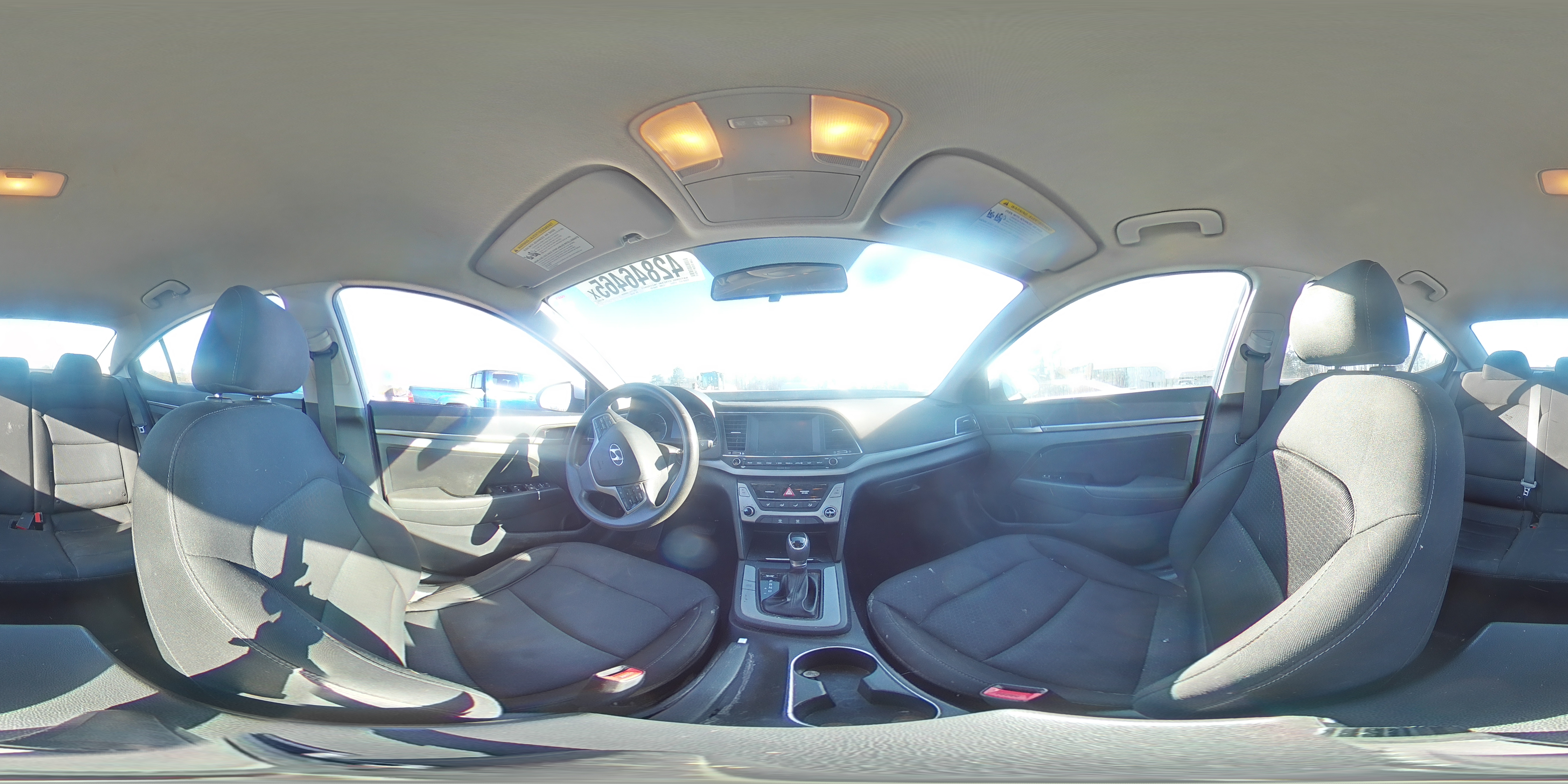 2018 Hyundai Elantra - Image 12