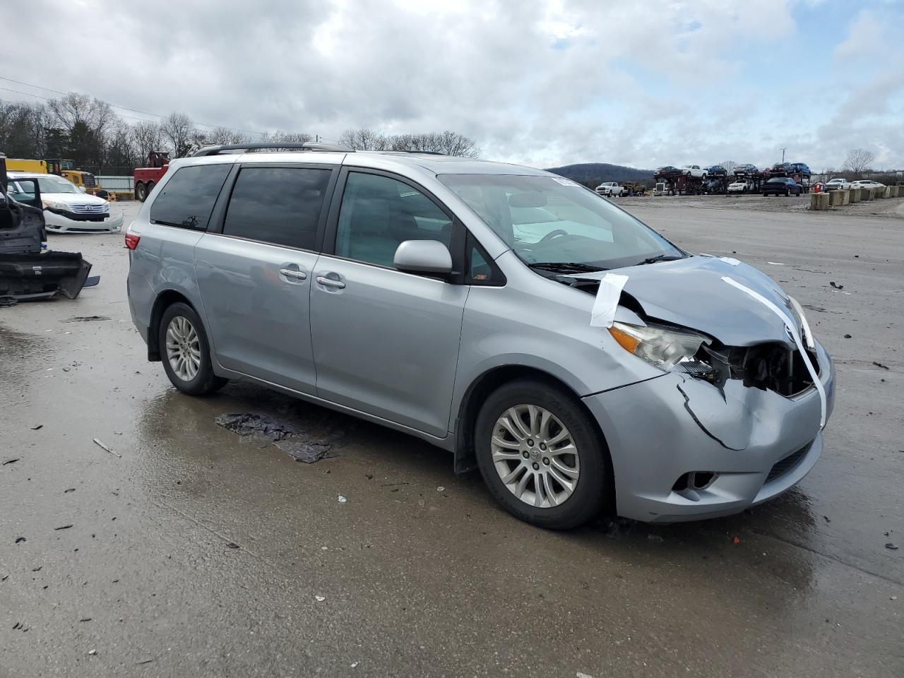 2015 Toyota Sienna - Image 4