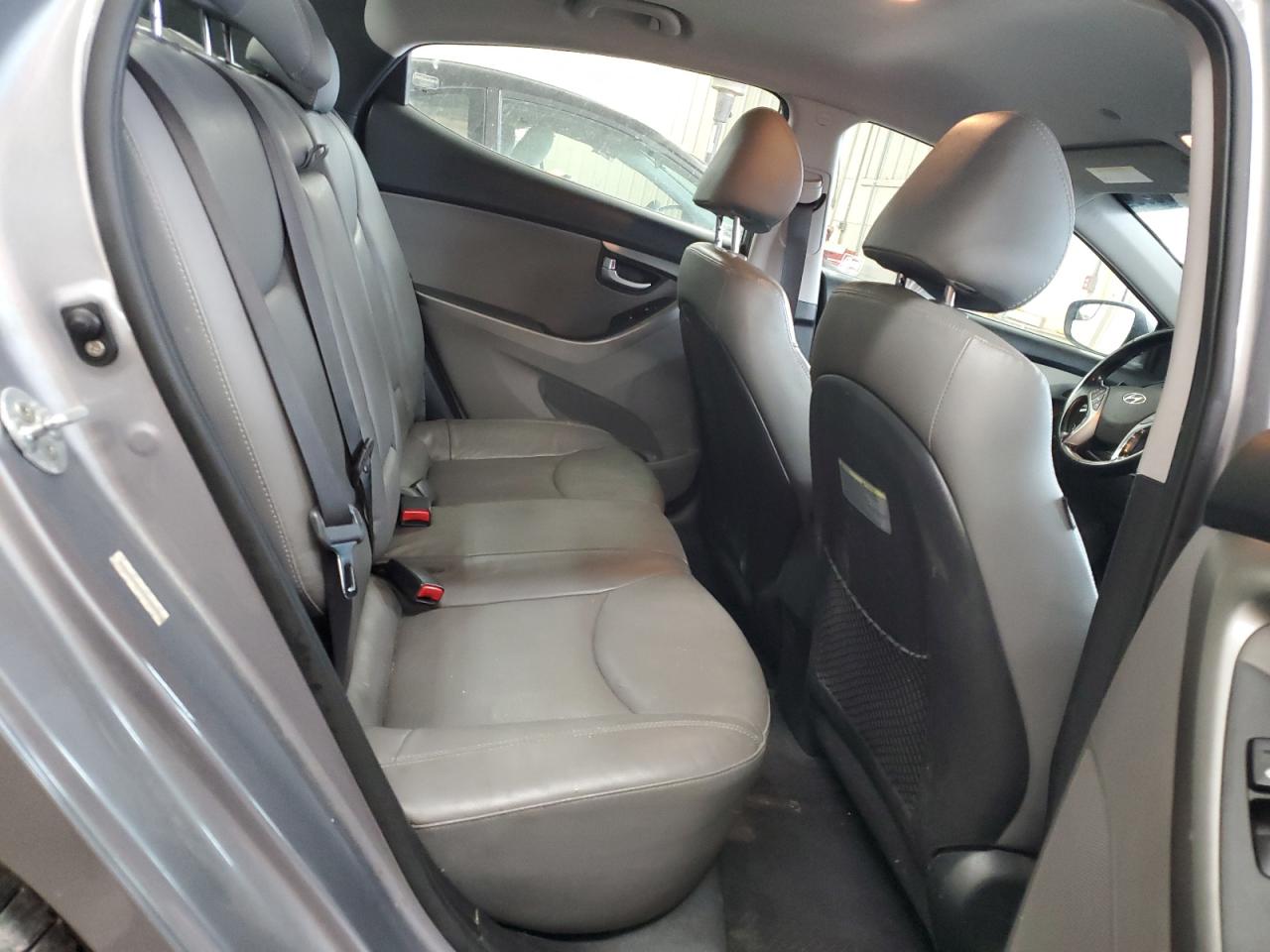 2015 Hyundai Elantra - Image 10