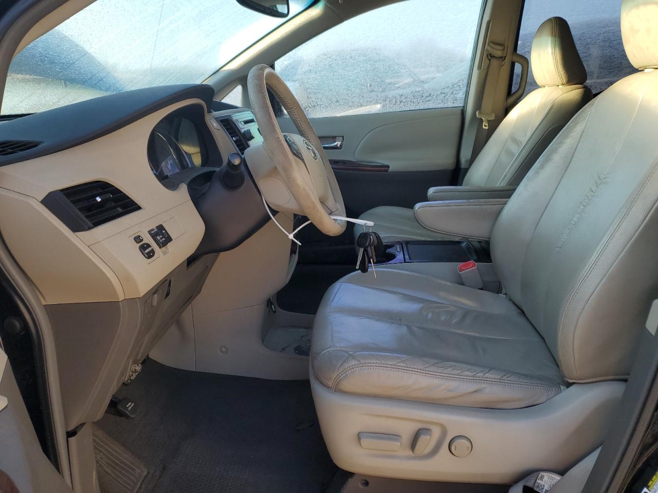 2011 Toyota Sienna - Image 7