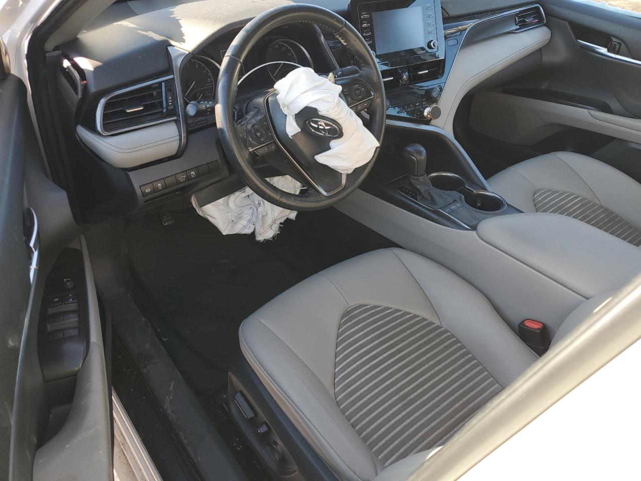 2022 Toyota Camry - Image 8