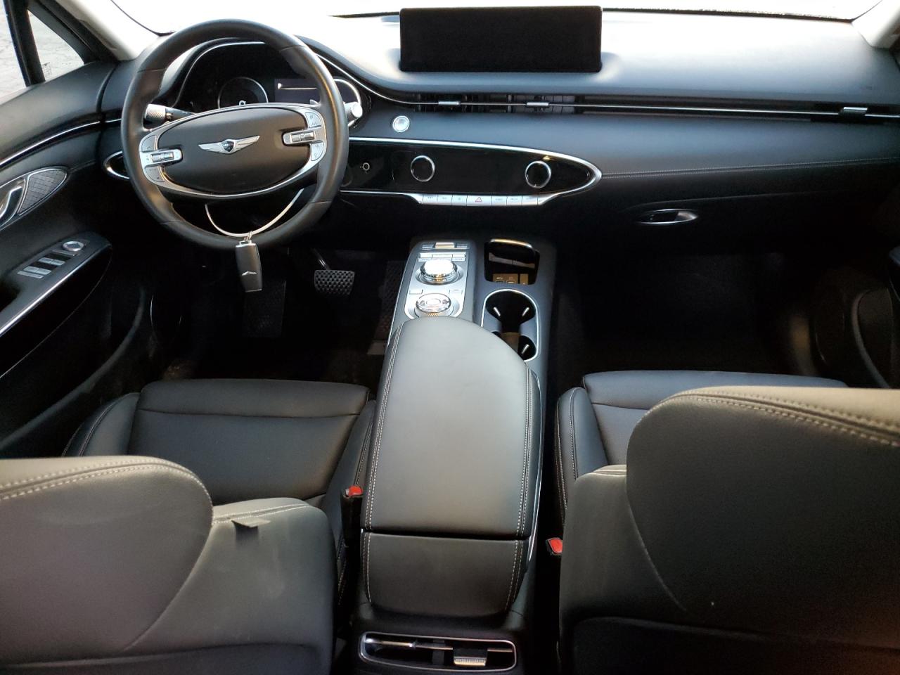 2022 Genesis GV70 - Image 8