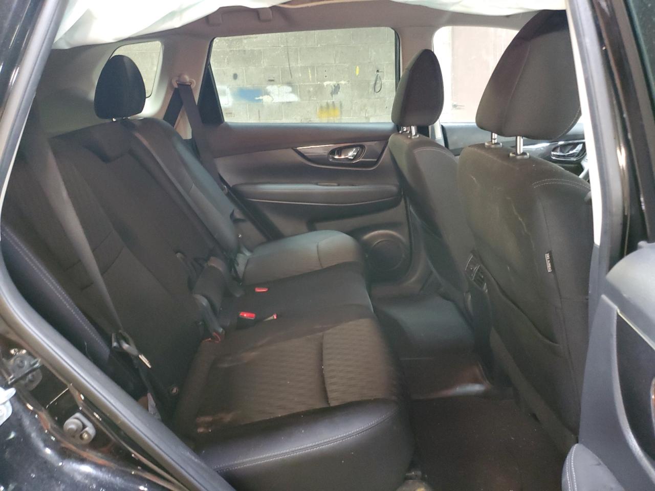 2018 Nissan Rogue - Image 12