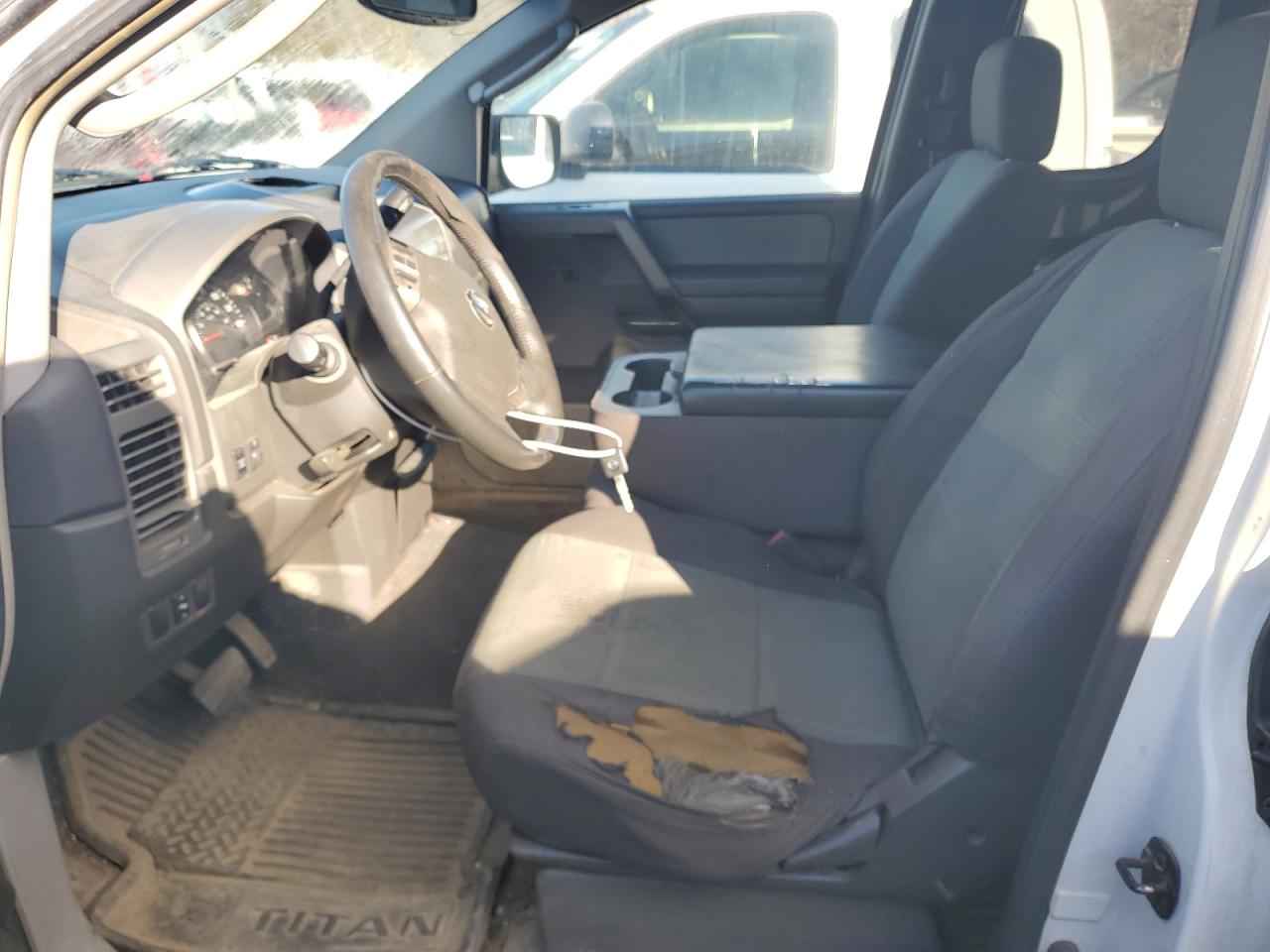 2004 Nissan Titan - Image 7