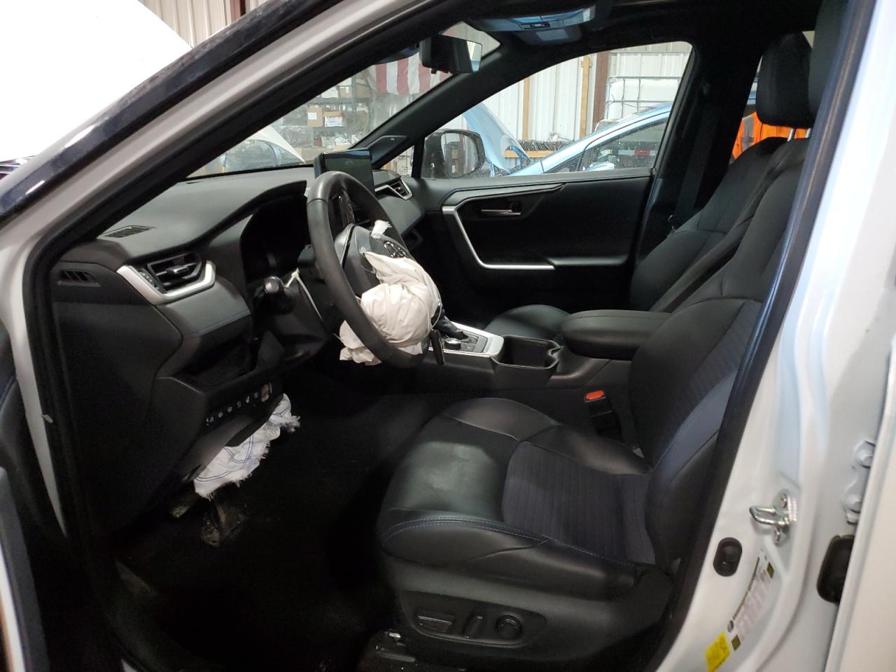 2023 Toyota RAV 4 - Image 7