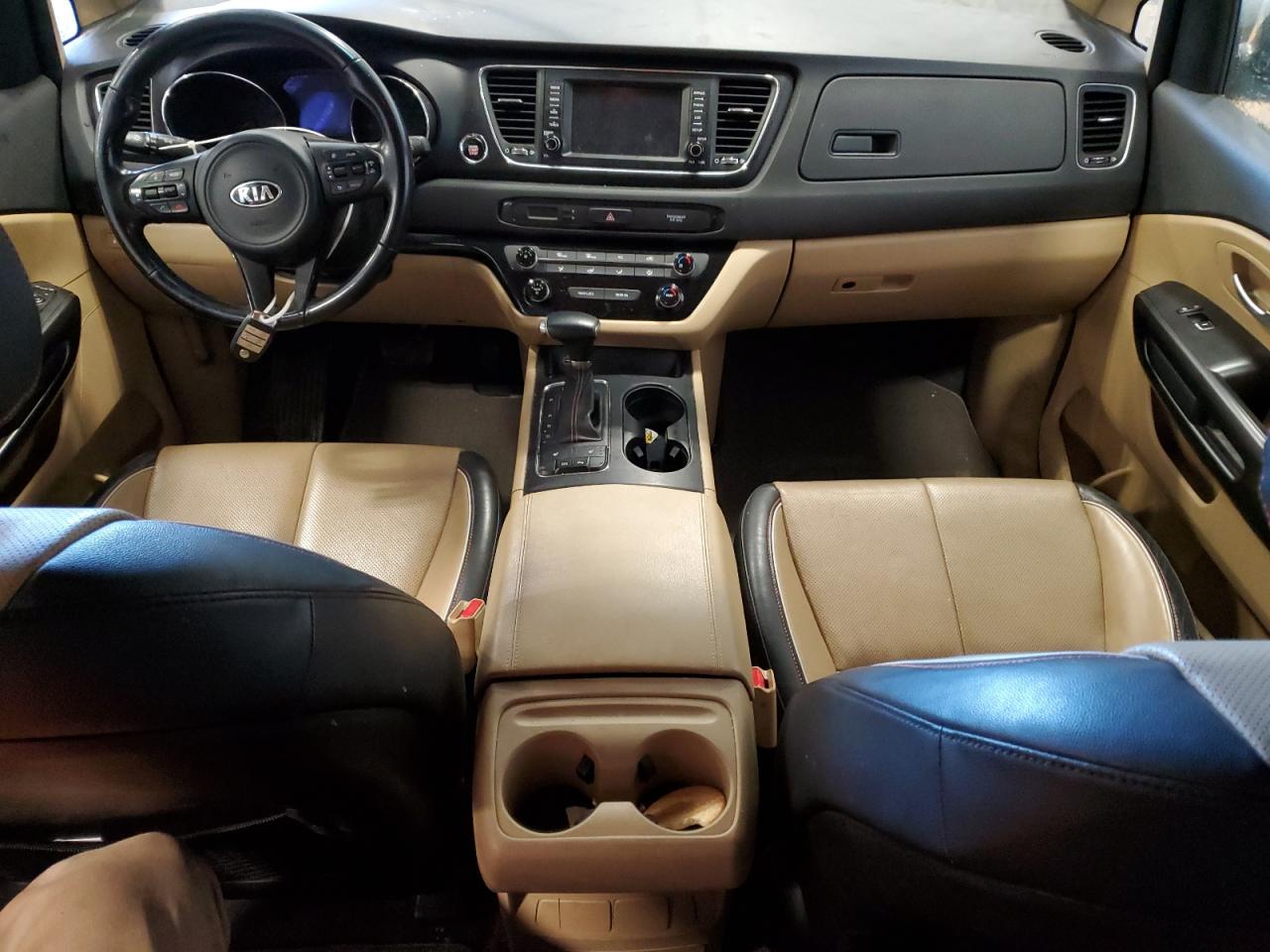 2017 Kia Sedona - Image 8