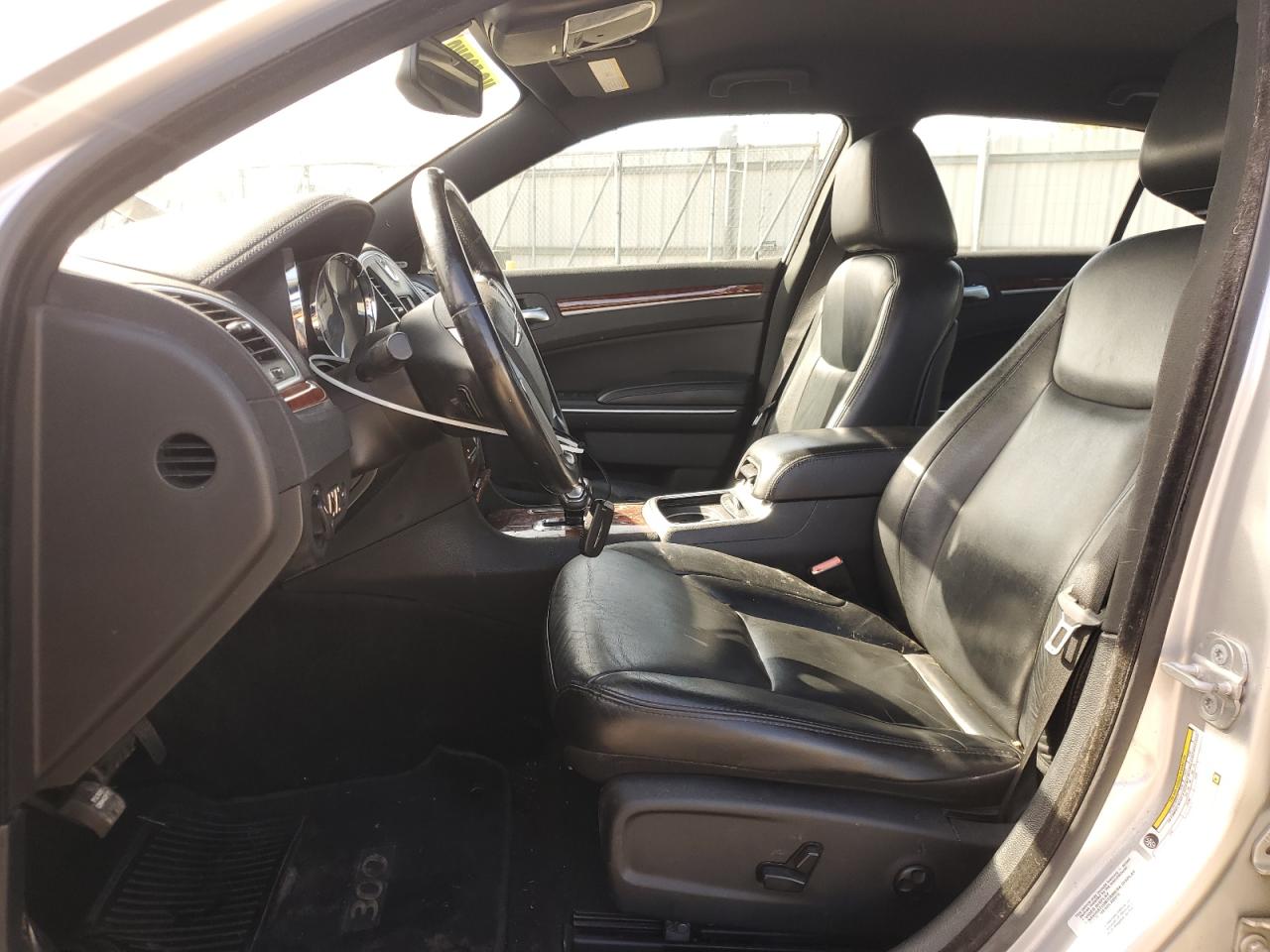2012 Chrysler 300 - Image 7