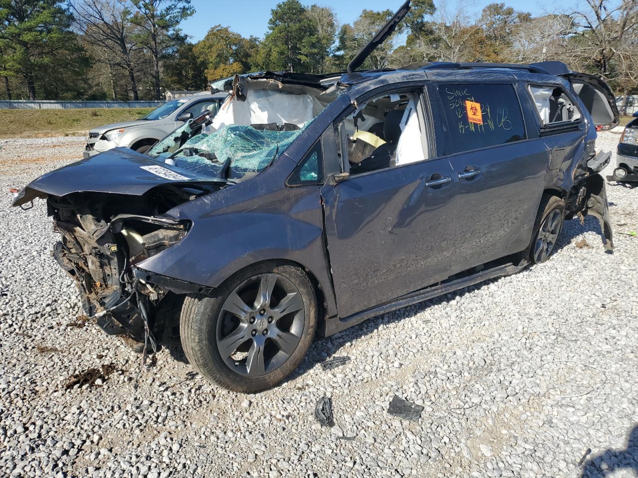 2015 Toyota Sienna - Image 1