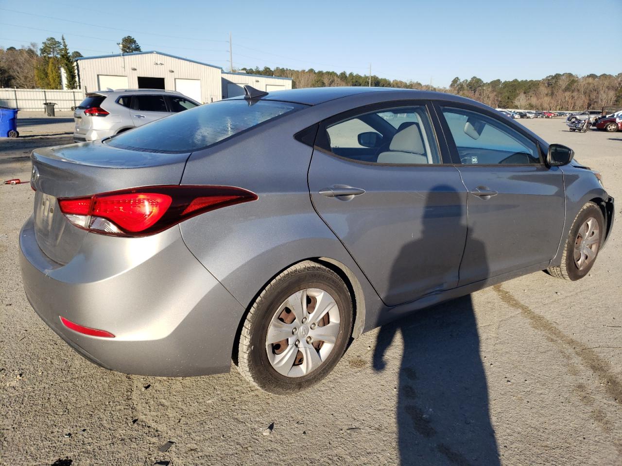 2016 Hyundai Elantra - Image 3