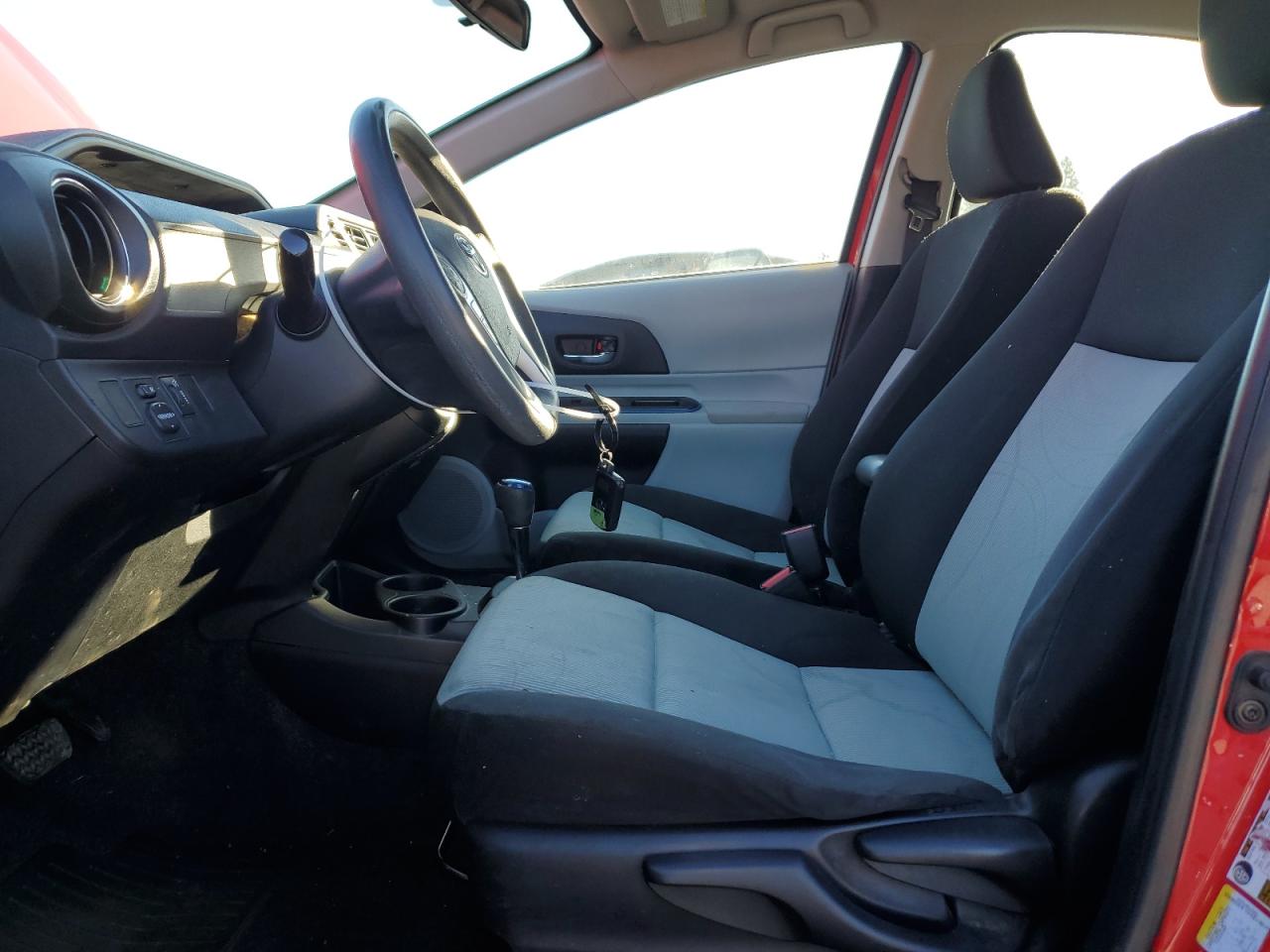 2013 Toyota Prius - Image 7
