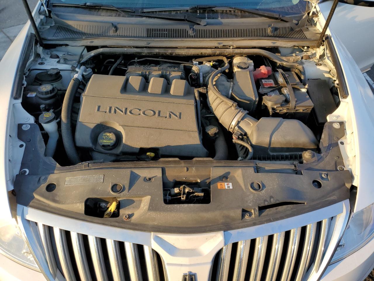2010 Lincoln MKS - Image 11