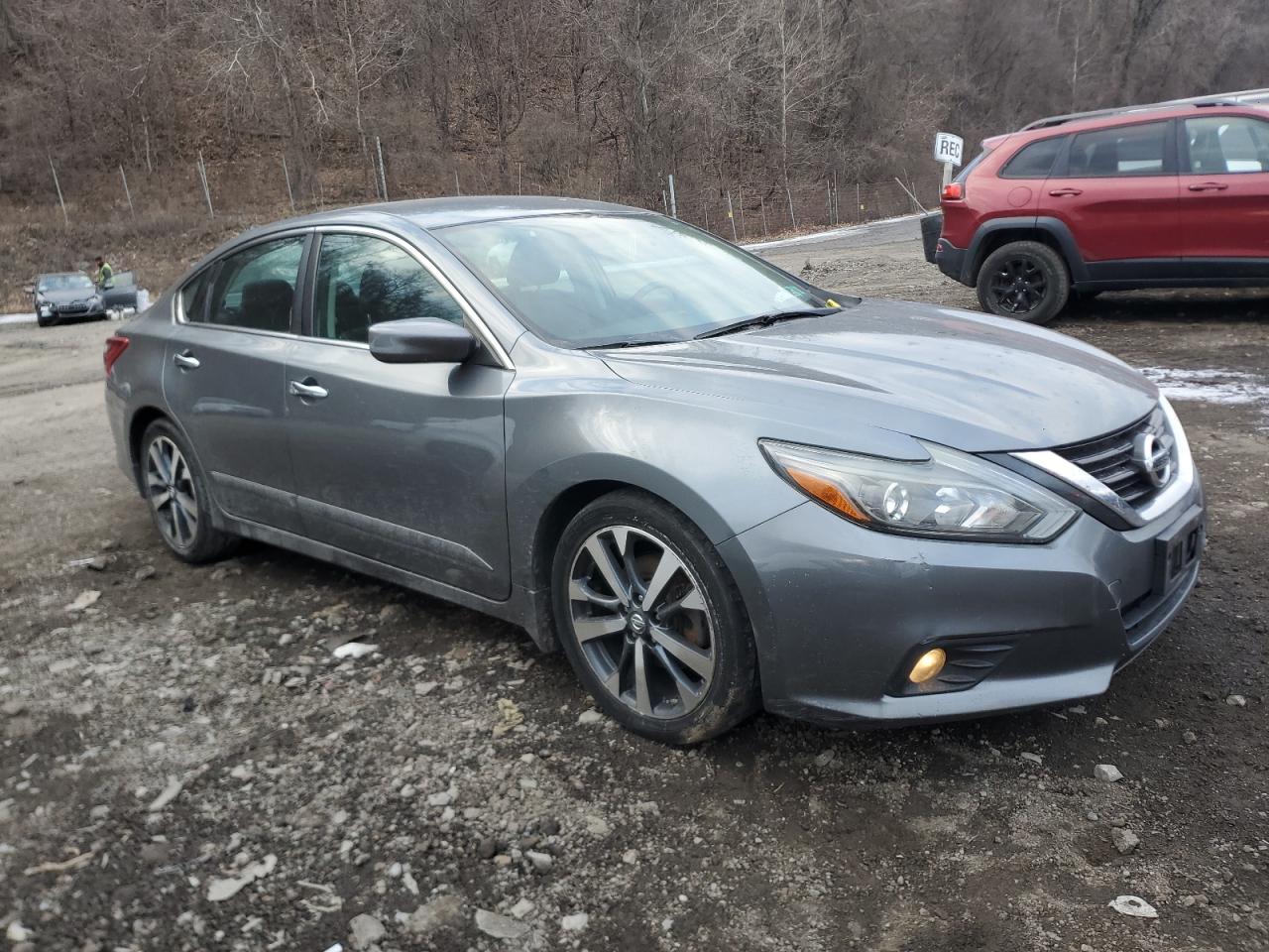 2017 Nissan Altima - Image 4