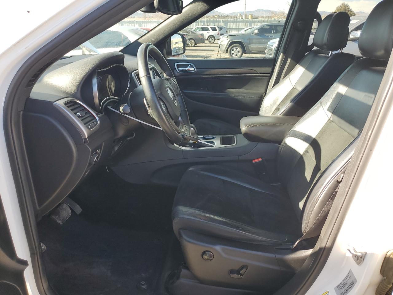 2017 Jeep Grand Cherokee - Image 7