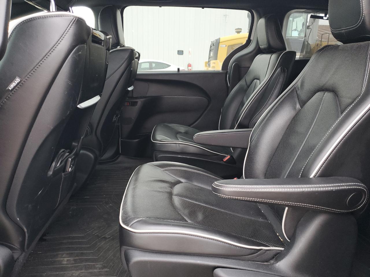 2019 Chrysler Pacifica - Image 11
