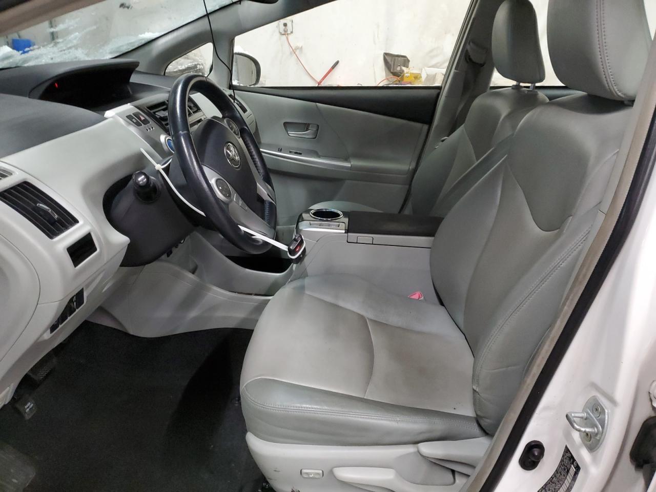 2013 Toyota Prius - Image 7