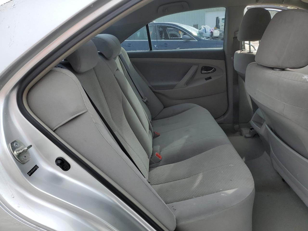 2009 Toyota Camry - Image 10