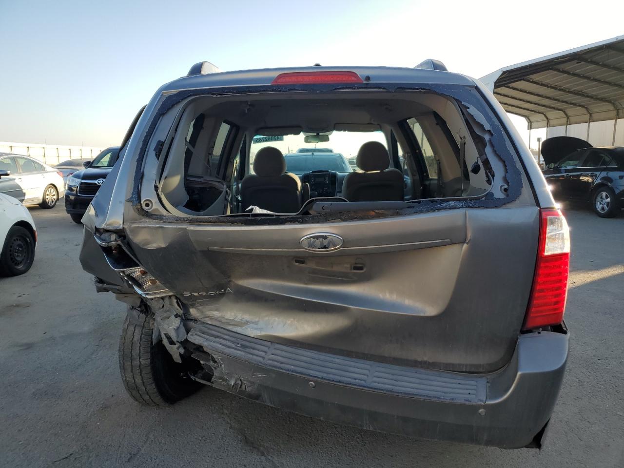 2010 Kia Sedona - Image 6