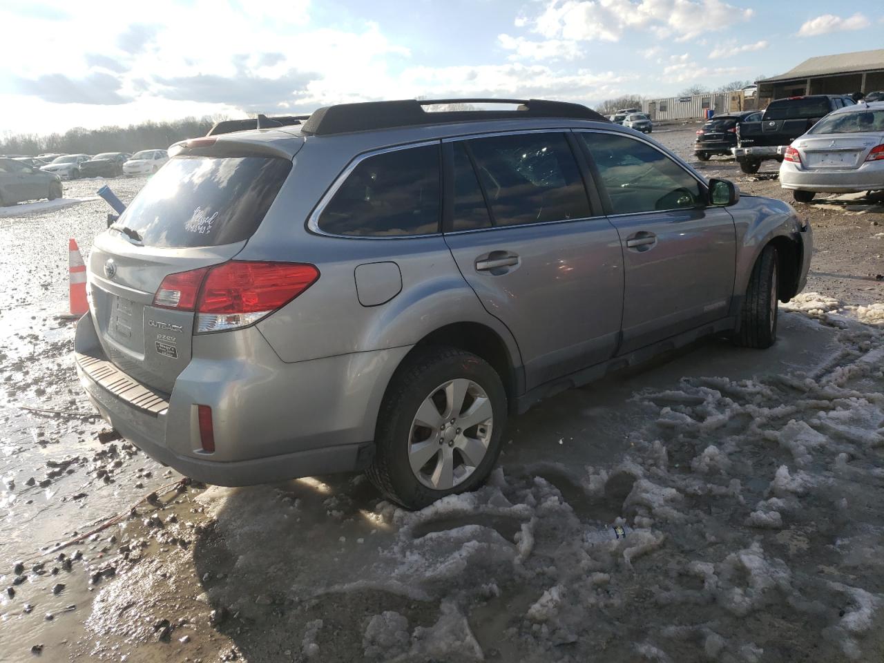 2011 Subaru Outback - Image 3