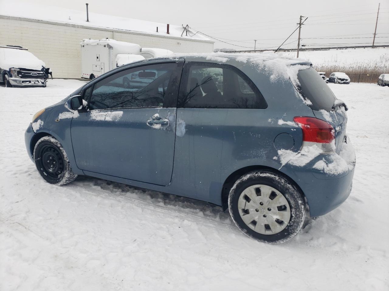 2010 Toyota Yaris - Image 2