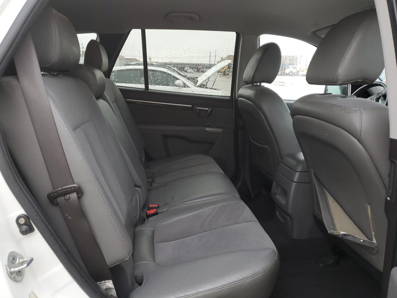 2010 Hyundai Santa Fe - Image 11