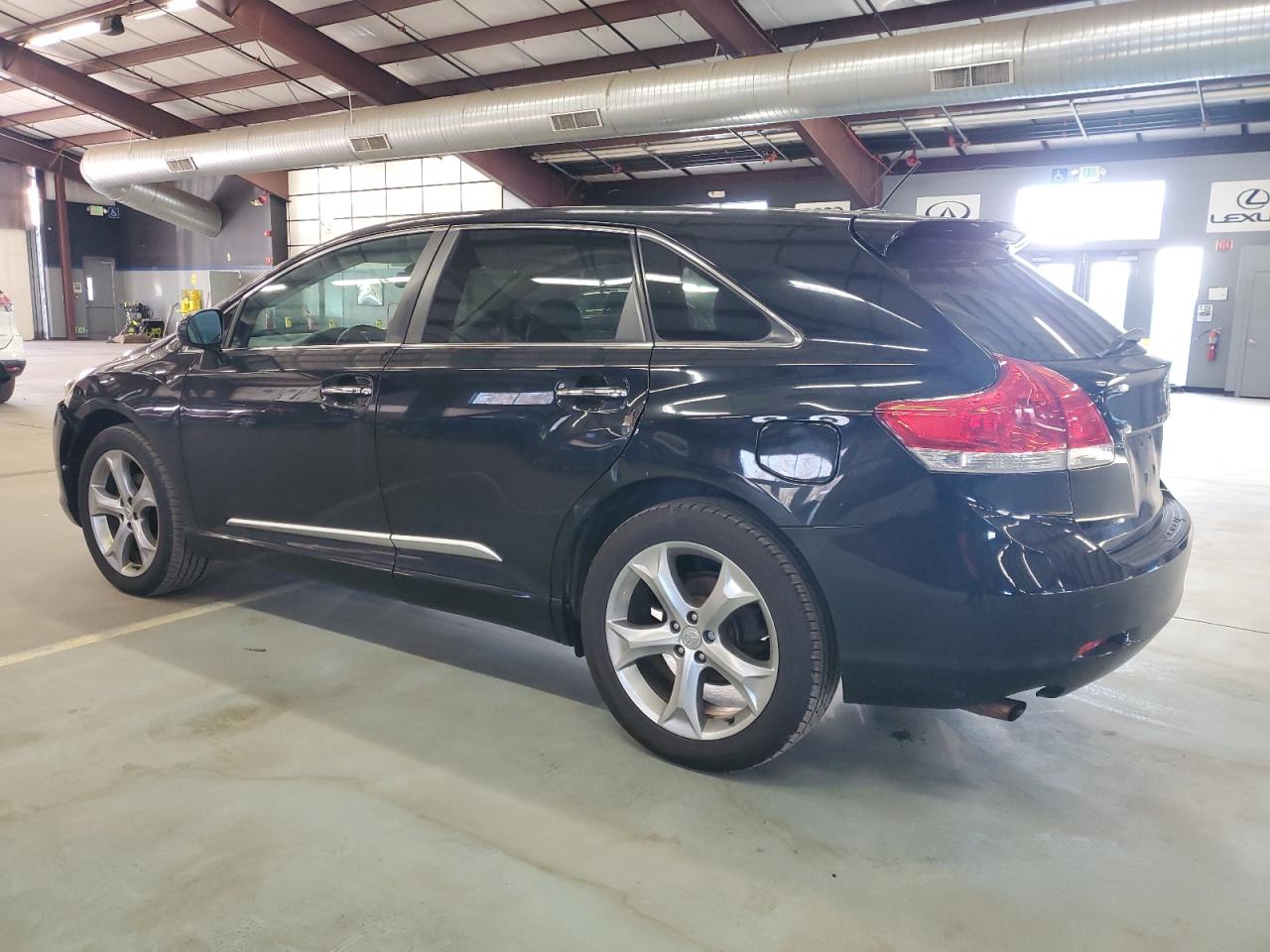 2010 Toyota Venza - Image 2