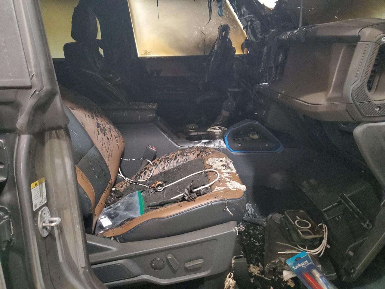 2023 Ford Bronco - Image 7