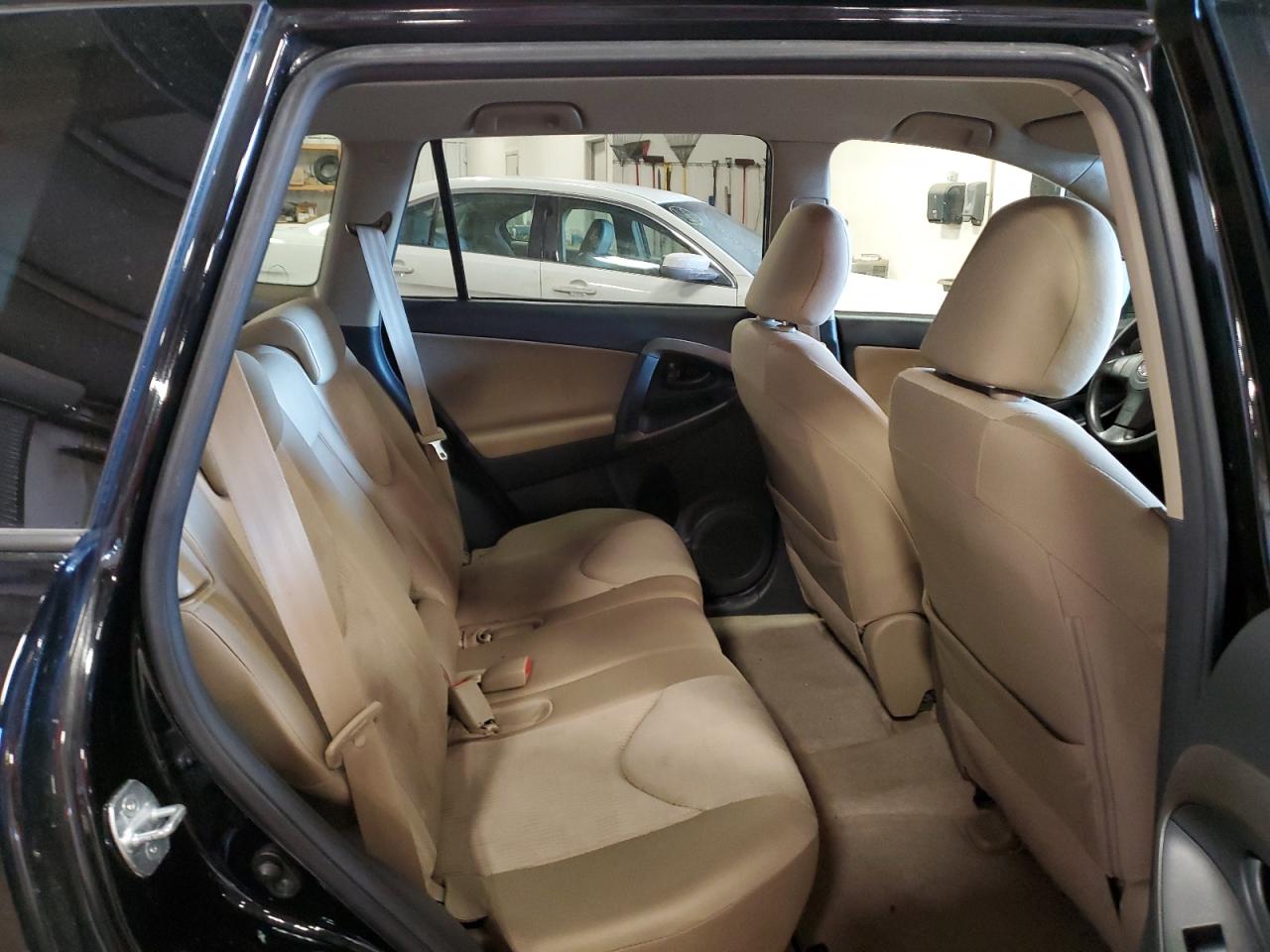2010 Toyota RAV 4 - Image 12