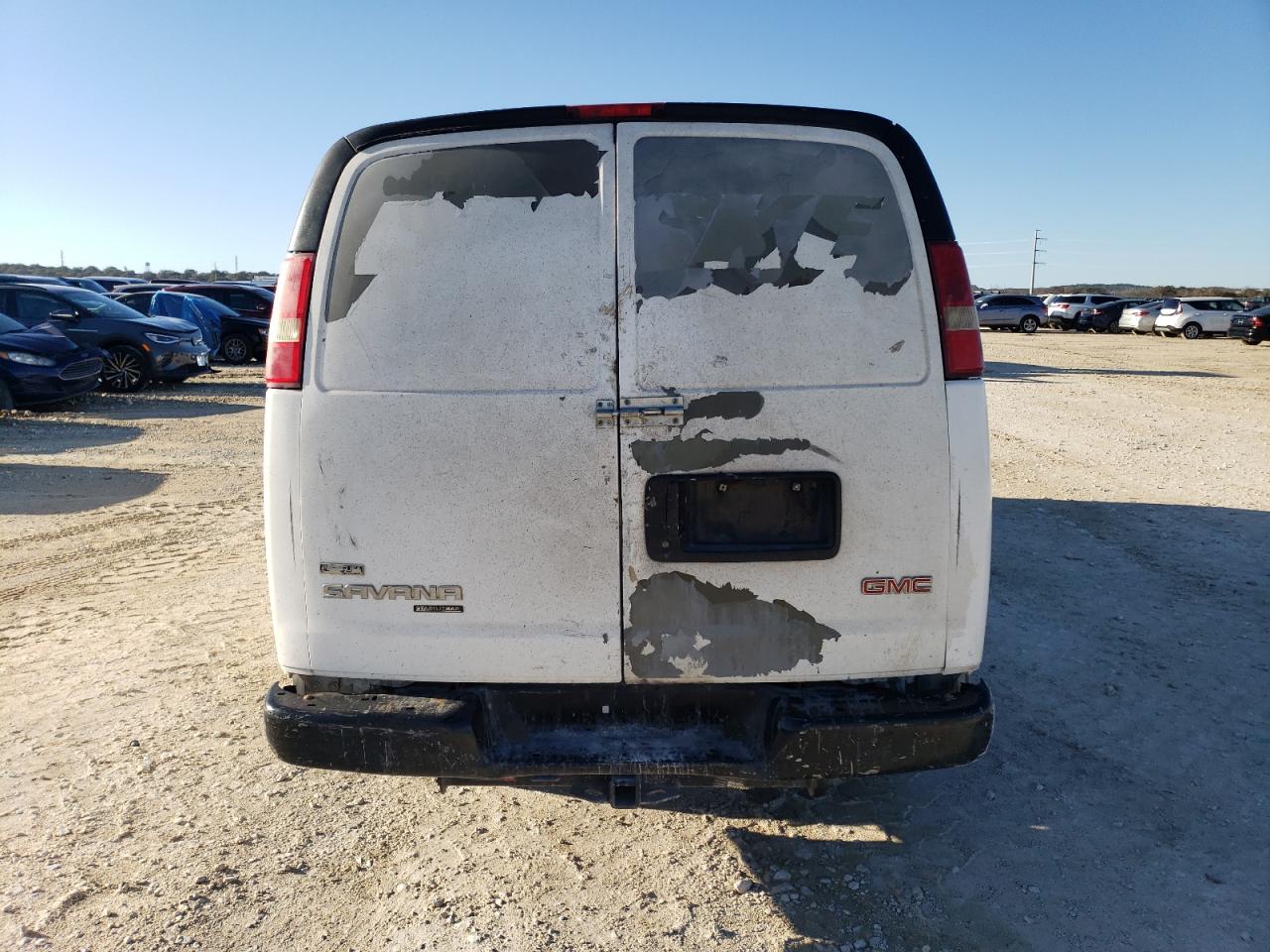 2011 GMC Savana - Image 6