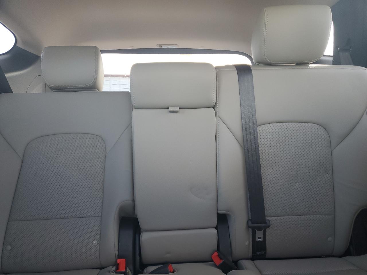 2017 Hyundai Santa Fe - Image 10