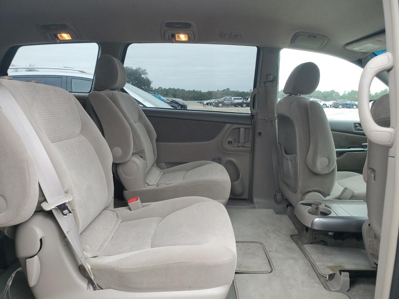 2008 Toyota Sienna - Image 11