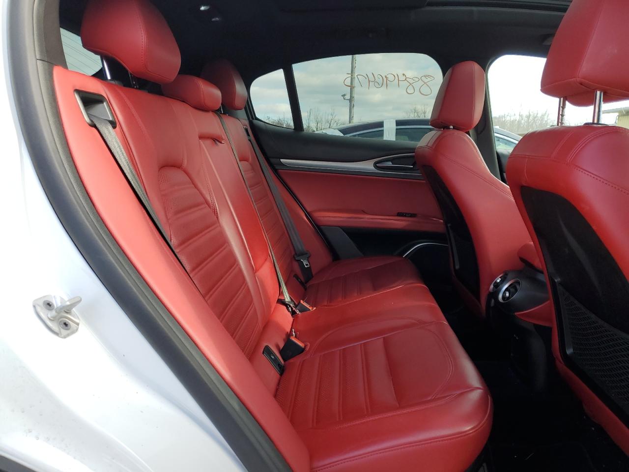 2019 Alfa Romeo Stelvio - Image 11