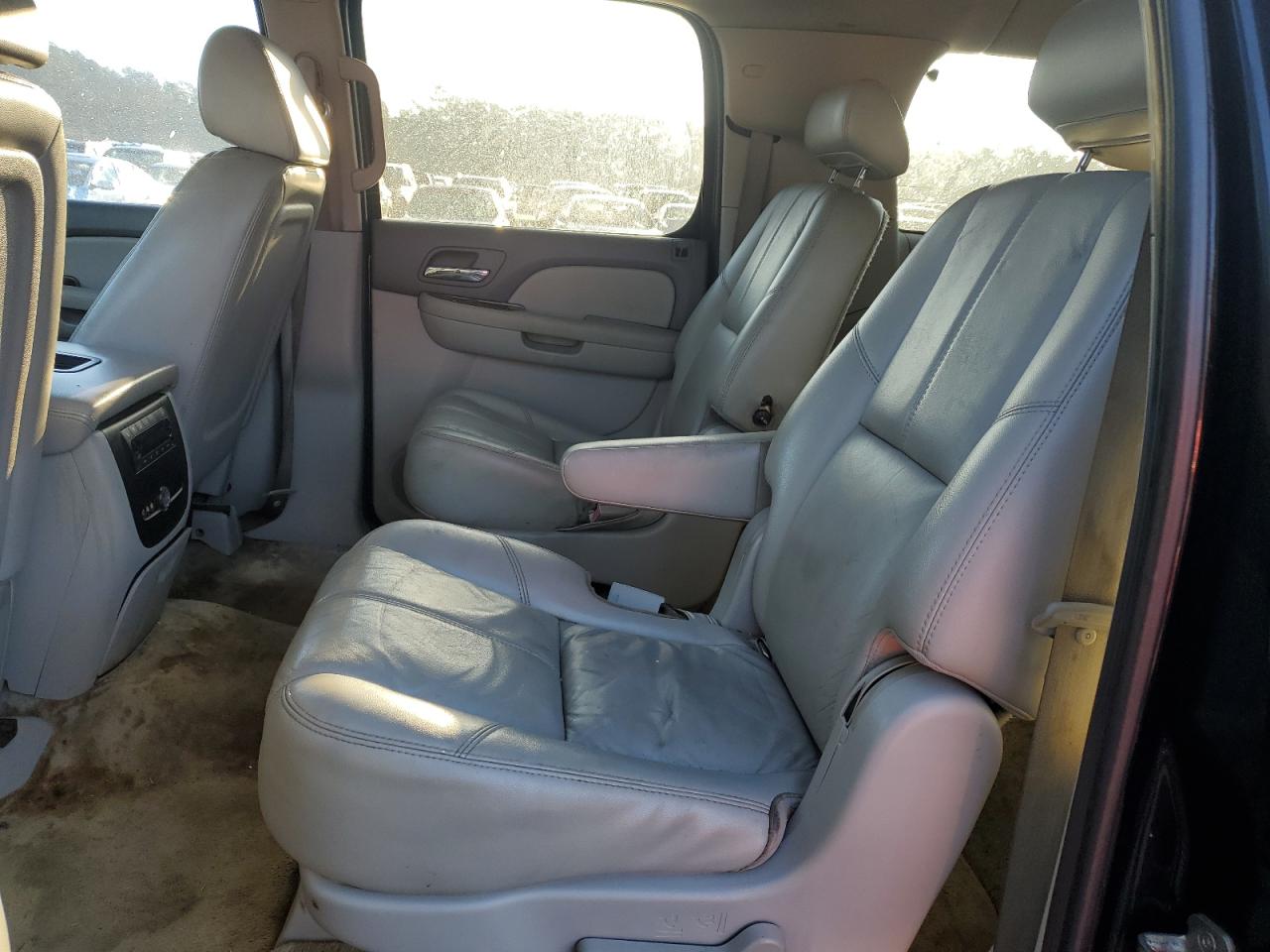 2007 Chevrolet Suburban - Image 11