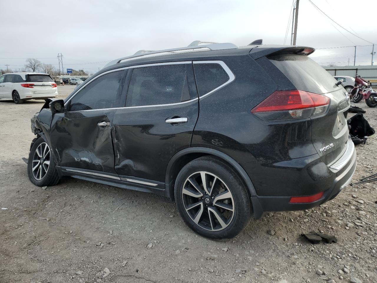 2018 Nissan Rogue - Image 2