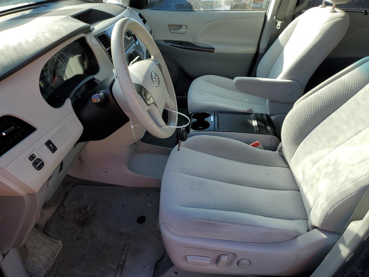 2013 Toyota Sienna - Image 7