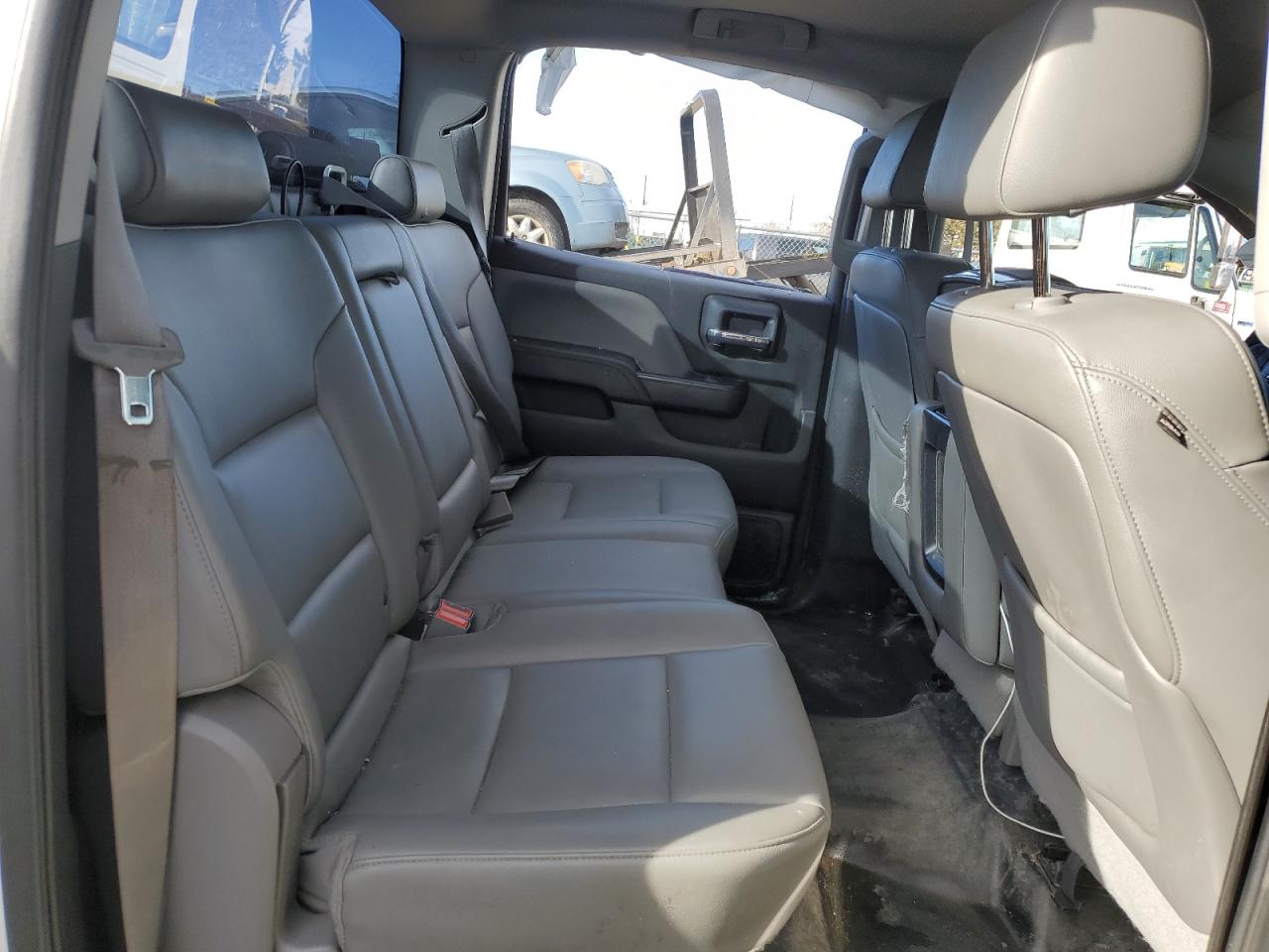 2015 Chevrolet Silverado - Image 11
